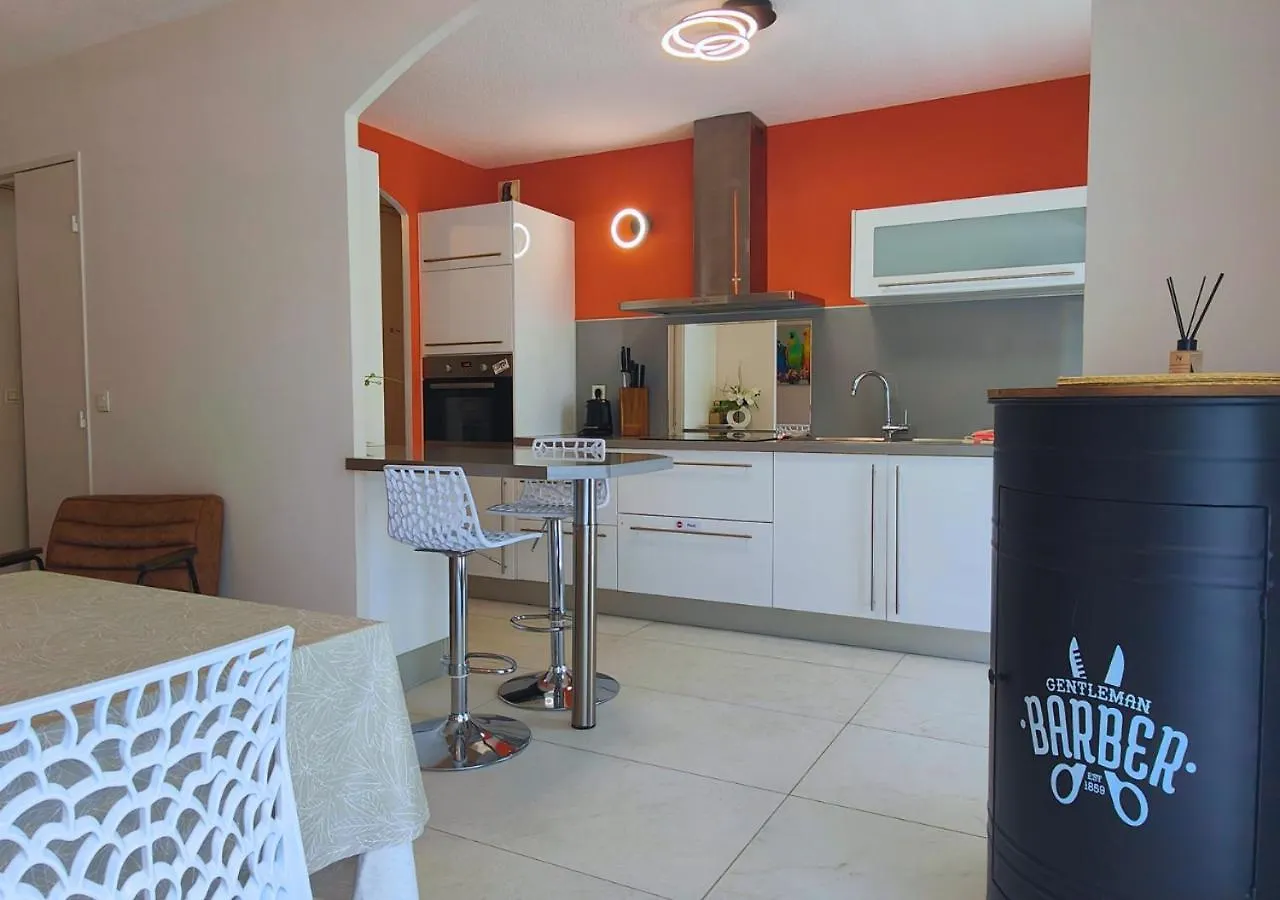 Apartment Le Victoria-Centre Ville-Piscine-Parking Prive-Wi-Fi Hyeres