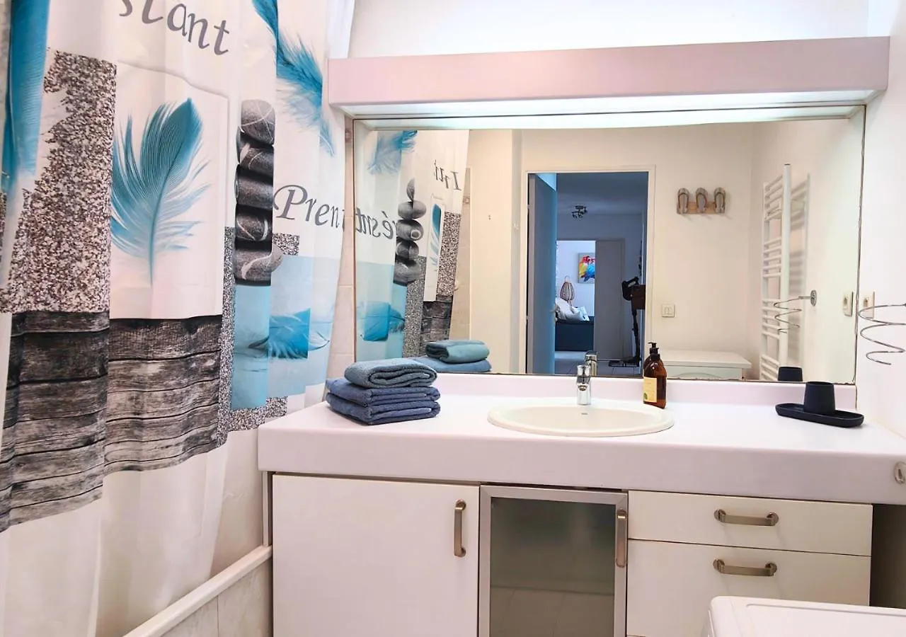 Apartment Le Victoria-Centre Ville-Piscine-Parking Prive-Wi-Fi Hyeres
