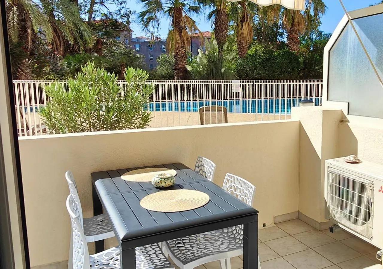 Le Victoria-Centre Ville-Piscine-Parking Prive-Wi-Fi Hyeres 0*,  France